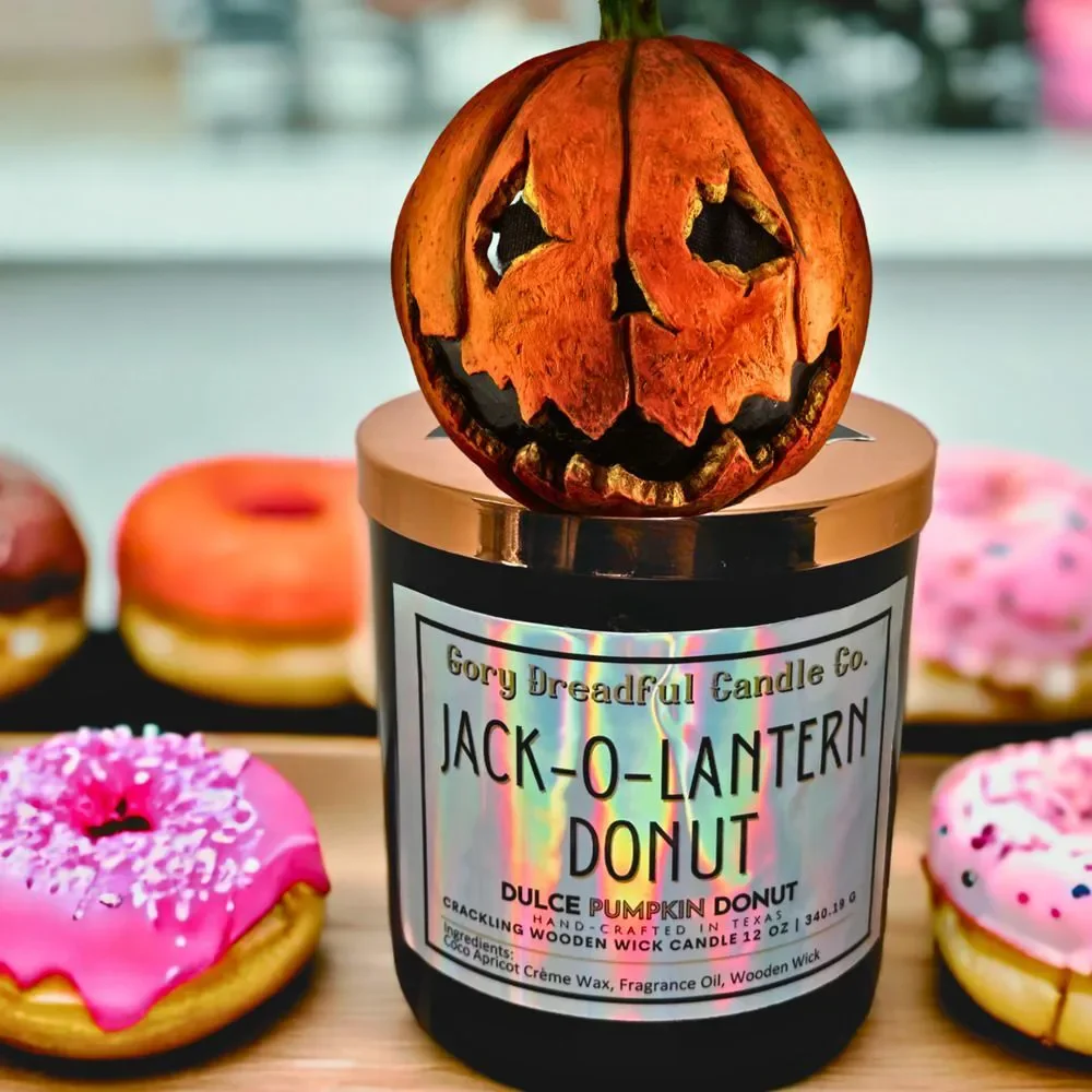 Jack-O-Lantern Donut Crackling Wooden Wick Candle: Dulce Pumpkin Donut Scent